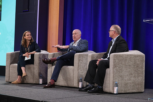 261015_TIAA_Q3_TownHall_156