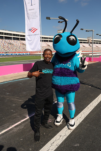 Hugo the Hornet & Muggsy Bogues